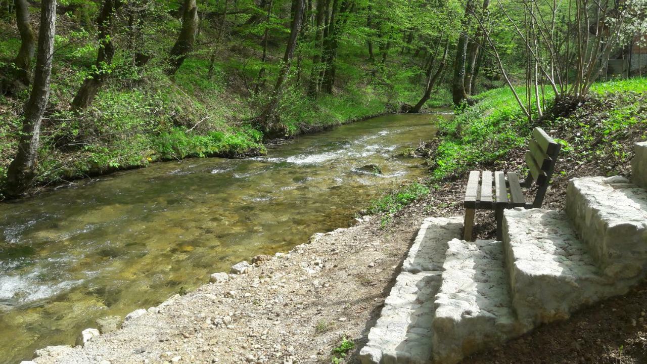 Mobile Home Slapnica U Parku Prirode Zumberak Krasic Εξωτερικό φωτογραφία